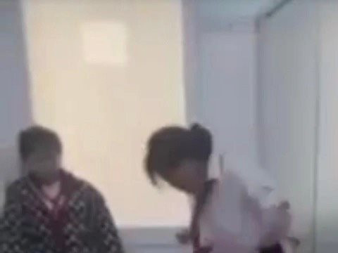 TP.HCM: Nhóm nữ sinh đánh nhau trong nhà vệ sinh của trường