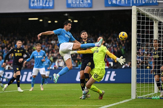 Serie A: Đương kim vô địch Napoli đánh mất chính mình