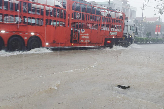 Hà Tĩnh: Mưa lớn gây ngập nhiều tuyến đường và trường học 