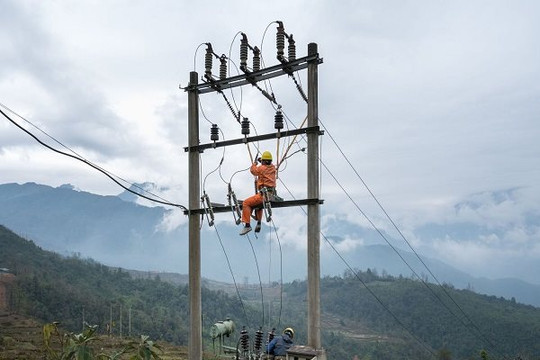 Kẹt ở dự án nhập khẩu điện từ Lào
