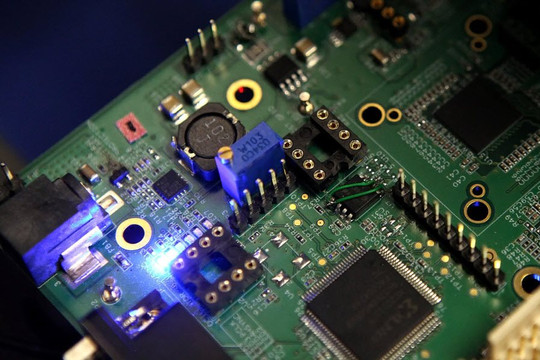 ‘Trung Quốc mua được thiết bị của Mỹ để sản xuất chip tiên tiến bất chấp các hạn chế’