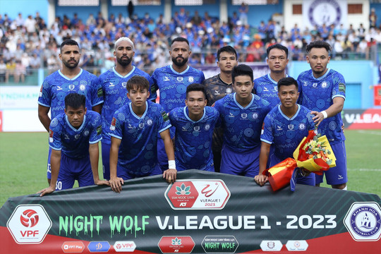Từ bài học của CLB Everton: Ai sẽ bảo vệ cầu thủ bóng đá Việt Nam?