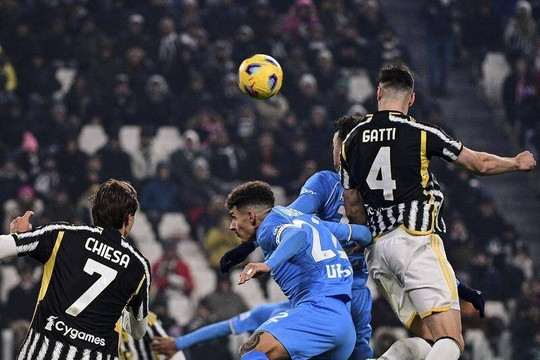 Hạ ĐKVĐ  Serie A, Juventus tạm vươn lên dẫn đầu bảng xếp hạng