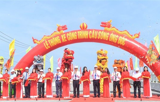 Phó Thủ tướng Lê Minh Khái dự lễ thông xe cầu Ông Đốc ở Cà Mau