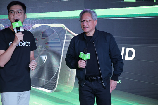 Thông điệp của CEO Nvidia từ chuyến thăm Việt Nam và 3 quốc gia châu Á: ‘Mỗi nước cần có nhà máy AI’