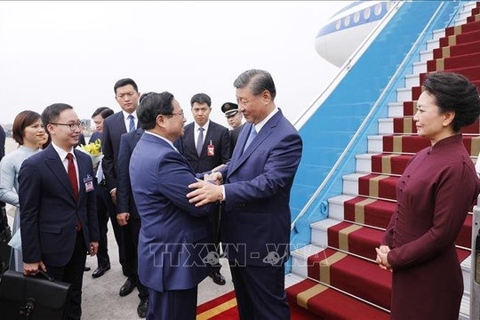 Tổng bí thư, Chủ tịch nước Trung Quốc Tập Cận Bình đến Hà Nội, bắt đầu chuyến thăm cấp Nhà nước tới Việt Nam