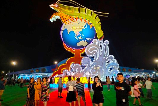 Hơn 40.000 lượt khách đến Festival tôm Cà Mau