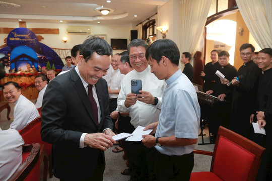 Phó thủ tướng Trần Lưu Quang thăm và chúc mừng Giáng sinh tại Đồng Nai