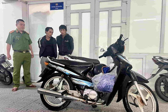 Hai anh em chuyên trộm cắp xe máy ở Bệnh viện Trung ương Huế bị bắt quả tang
