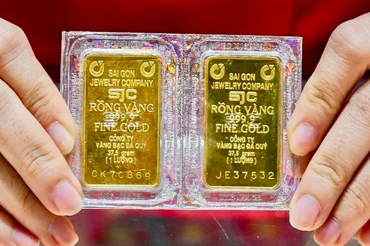 Giá vàng xô đổ mọi kỷ lục, lên gần 76 triệu đồng/lượng