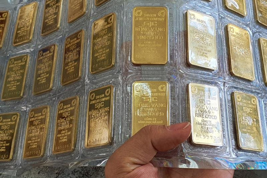 Giá vàng tăng dựng đứng, vượt 79 triệu đồng/lượng