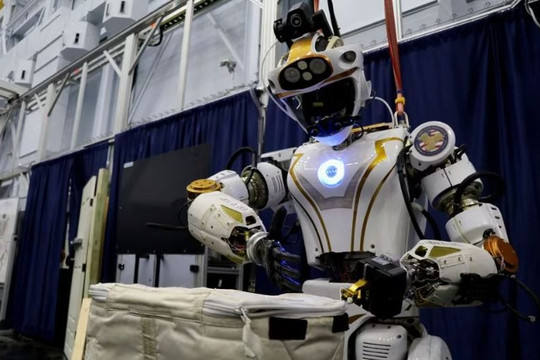 Robot hình người trong không gian: Bước tiến tiếp theo