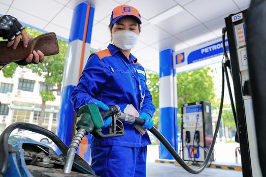 Giá xăng dầu biến động trái chiều trong phiên điều hành cuối năm