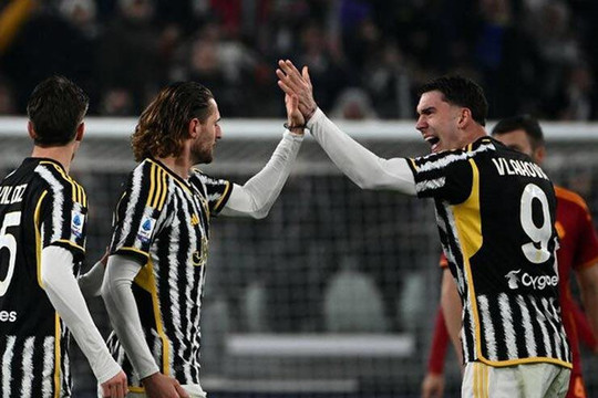 Juventus thắng CLB của Mourinho, hâm nóng cuộc đua tại Ý