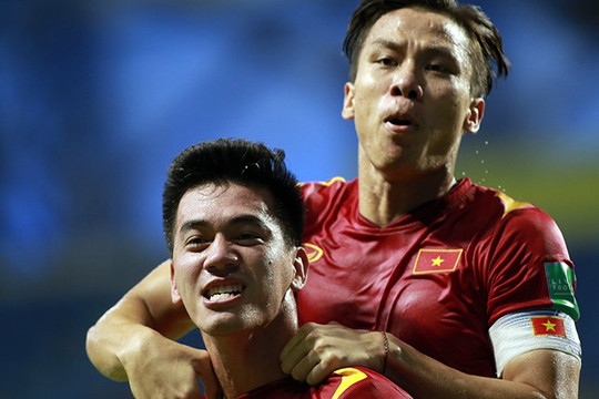 Nguyễn Tiến Linh và Quế Ngọc Hải chia tay Asian Cup