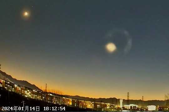Nhà thiên văn học: UFO được thấy ở Trung Quốc có thể là tên lửa của SpaceX