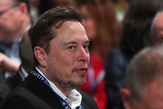 Elon Musk dọa xây dựng các sản phẩm AI và robot bên ngoài Tesla nếu không có cổ phần lớn hơn