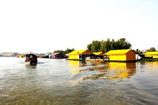 Trải nghiệm ‘làng bè đa sắc màu ngã ba sông’ Châu Đốc, An Giang