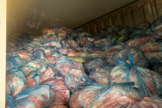 Ngăn chặn 40 tấn thịt lợn nhiễm dịch bệnh nguy hiểm tung ra thị trường