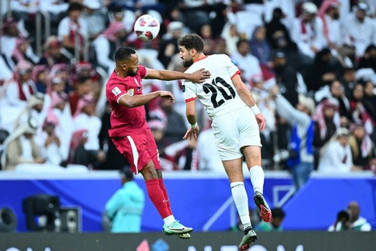 Chủ nhà Qatar lội ngược dòng, giành vé vào tứ kết Asian Cup