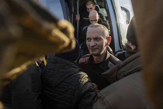 Nga - Ukraine trao đổi tù binh bất chấp căng thẳng
