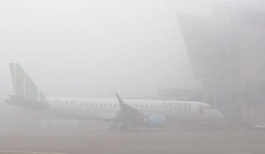 Sương mù dày đặc đến 29 tết, các hãng bay phải có phương án phục vụ hành khách