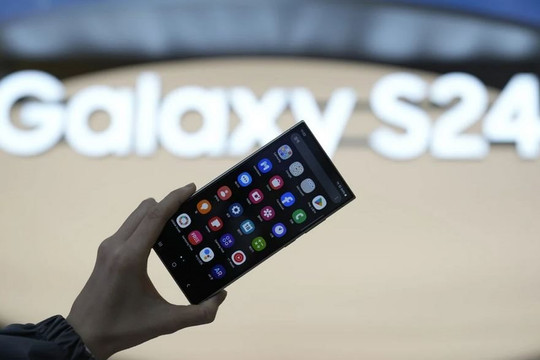 Người Trung Quốc chê bai dòng Samsung Galaxy S24 tích hợp mô hình AI của Baidu