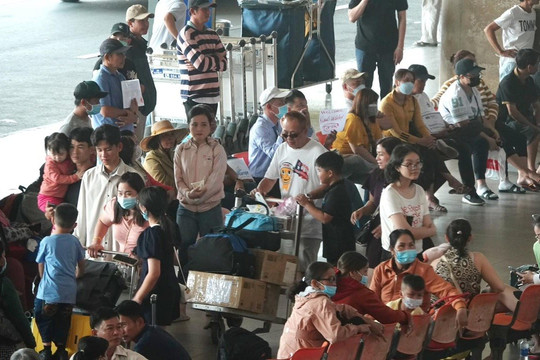 Gần 700 chuyến bay bị chậm-hủy ở sân bay Tân Sơn Nhất: Nguyên nhân?