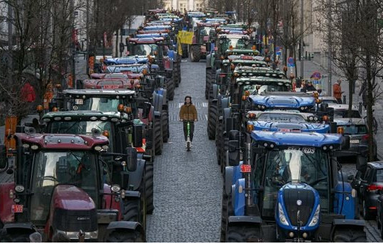 Vì sao biểu tình của nông dân lan rộng khắp châu Âu?