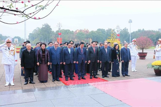 Lãnh đạo Đảng, nhà nước vào lăng viếng Chủ tịch Hồ Chí Minh dịp Tết Nguyên đán