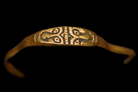  Tìm thấy cổ vật bằng vàng cực hiếm thời Trung cổ ở Ba Lan