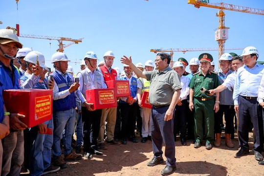 Thủ tướng kiểm tra công trình trọng điểm tại Đồng Nai, động viên người dân nhường mặt bằng cho dự án
