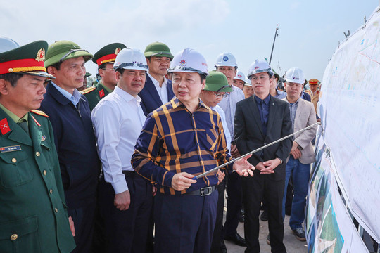 Phó thủ tướng Trần Hồng Hà kiểm tra tiến độ 2 dự án hạ tầng trọng điểm