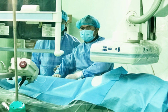 Bệnh viện đa khoa trung ương Cần Thơ cứu sống bệnh nhân bị chấn thương vỡ gan nguy kịch bằng kỹ thuật can thiệp nội mạch