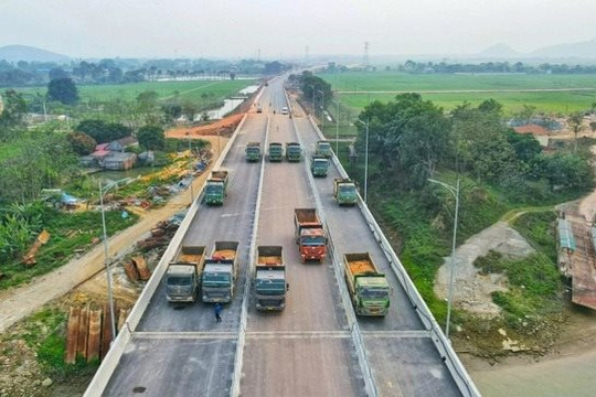 Sau vụ TNGT tuyến Cam Lộ - La Sơn, Thủ tướng yêu cầu đẩy nhanh nâng cấp các tuyến cao tốc đầu tư phân kỳ