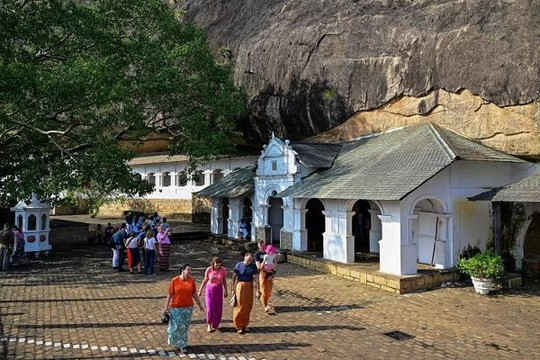 Sri Lanka bỏ chính sách gia hạn thị thực du lịch với khách Nga, Ukraine
