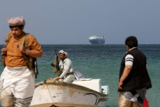 Ông Biden trước sức ép buộc Houthi ngừng tập kích tàu hàng