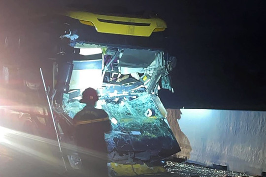 Tai nạn trên cao tốc Nha Trang - Cam Lâm khiến 2 người tử vong