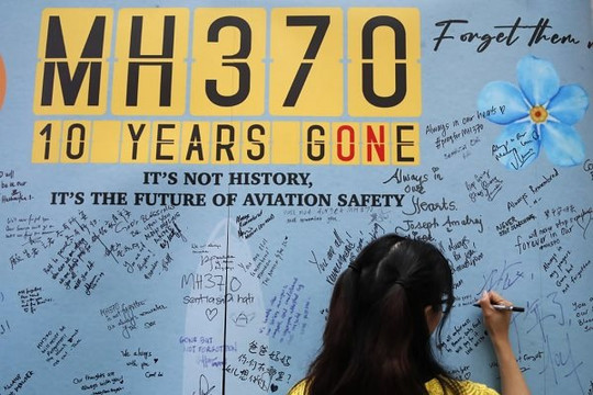 Malaysia cân nhắc gia hạn tìm kiếm máy bay MH370