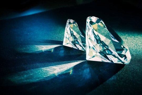 Các nhà khoa học tạo ra vật liệu kim cương có tính dẫn điện cao nhất từ trước đến nay