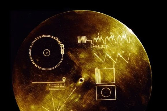 Tung tích các bản sao đĩa vàng được gửi lên vũ trụ để dạy người ngoài hành tinh về Trái đất