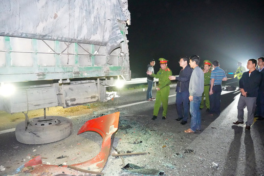 Tai nạn trên cao tốc Cam Lộ - La Sơn khiến hai vợ chồng tử vong, nhiều người bị thương
