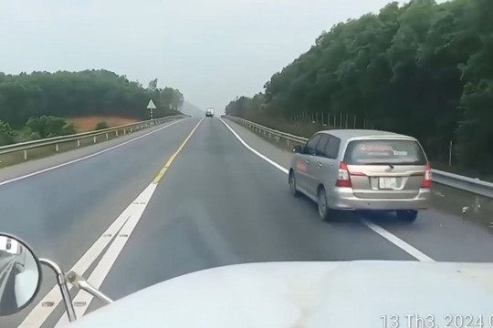 Xử phạt tài xế xe ô tô vượt ẩu trên cao tốc Cam Lộ - La Sơn