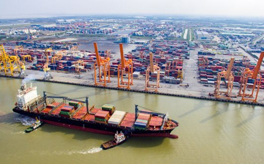 Sở hữu 3 cảng container hàng đầu thế giới, vận tải đường thủy ở VN vẫn yếu