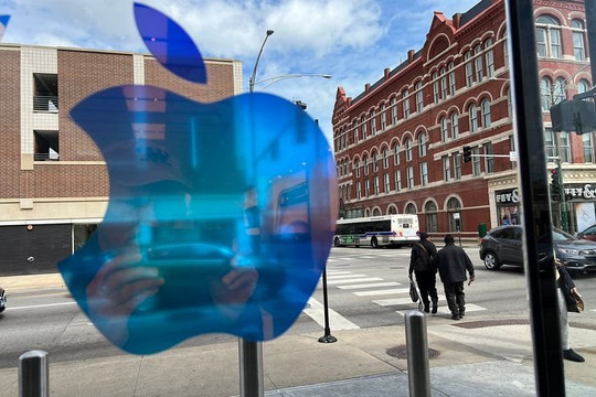Apple định liên minh với gã khổng lồ công nghệ Trung Quốc và hai đối thủ ở Mỹ để thúc đẩy tham vọng AI