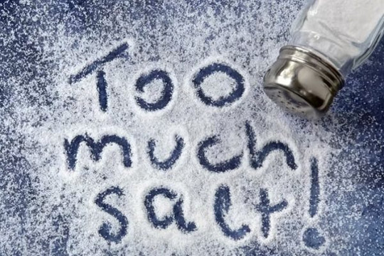 Chuyên gia y tế khuyên về mức dùng muối