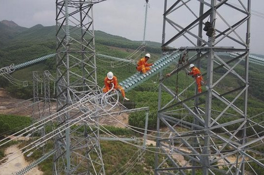 Cần quyết liệt tháo gỡ khó khăn cho dự án đường dây 500kV mạch 3 kéo điện ra Bắc