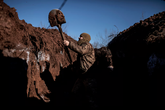 Ukraine chạy đua xây dựng chiến hào để phòng thủ trước Nga