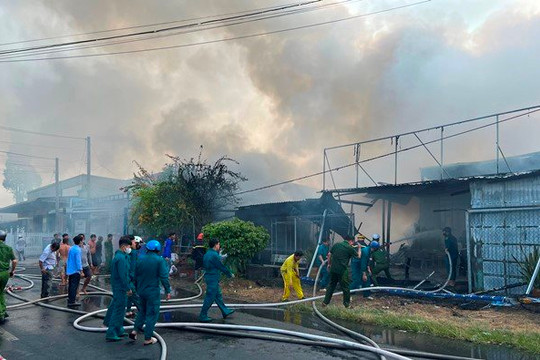 An Giang: Cháy 4 căn nhà vào ngày 'Cá tháng Tư'