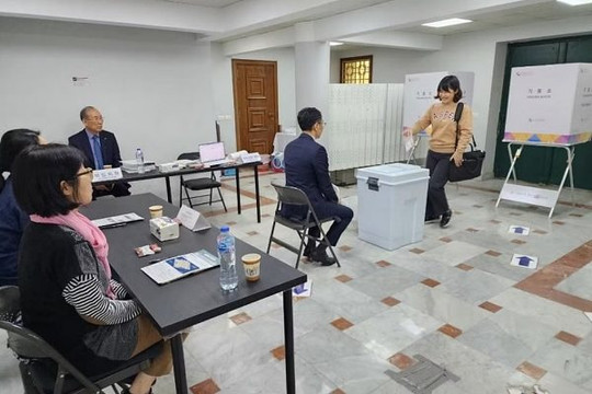 Hàn Quốc: Phát hiện nhiều máy quay lén tại các điểm bỏ phiếu